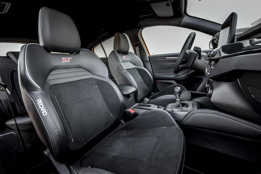 Интерьер Ford Focus ST Estate 2019 года  (WW) (фото 10 из 40)